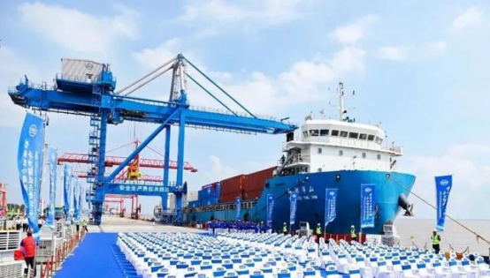 新箱交付更快！中遠(yuǎn)海運(yùn)打造“啟東－寧波”集裝箱直達(dá)航線