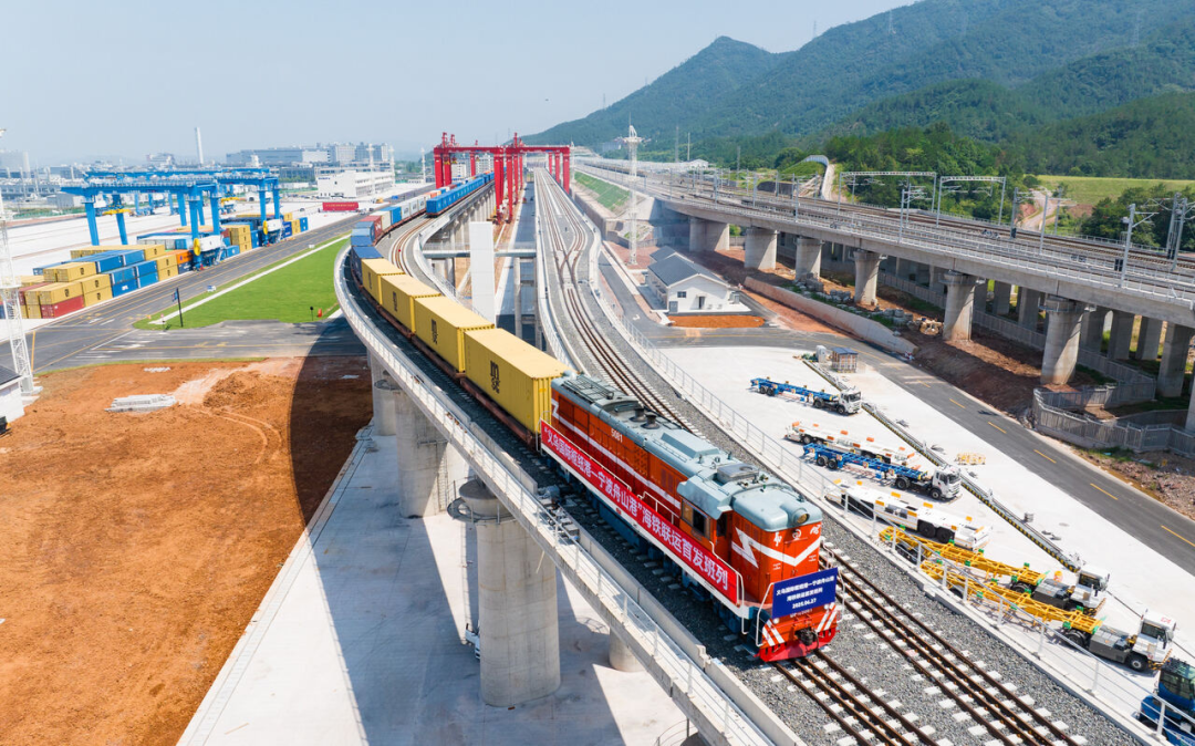 寧波舟山港海鐵聯(lián)運(yùn)創(chuàng)里程碑，年業(yè)務(wù)量首次突破200萬(wàn)標(biāo)箱