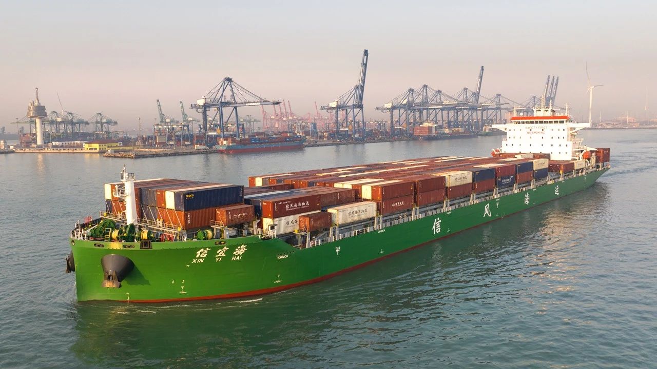 “信宜?！眱?nèi)貿(mào)集裝箱船首航天津至福清至廣州南沙