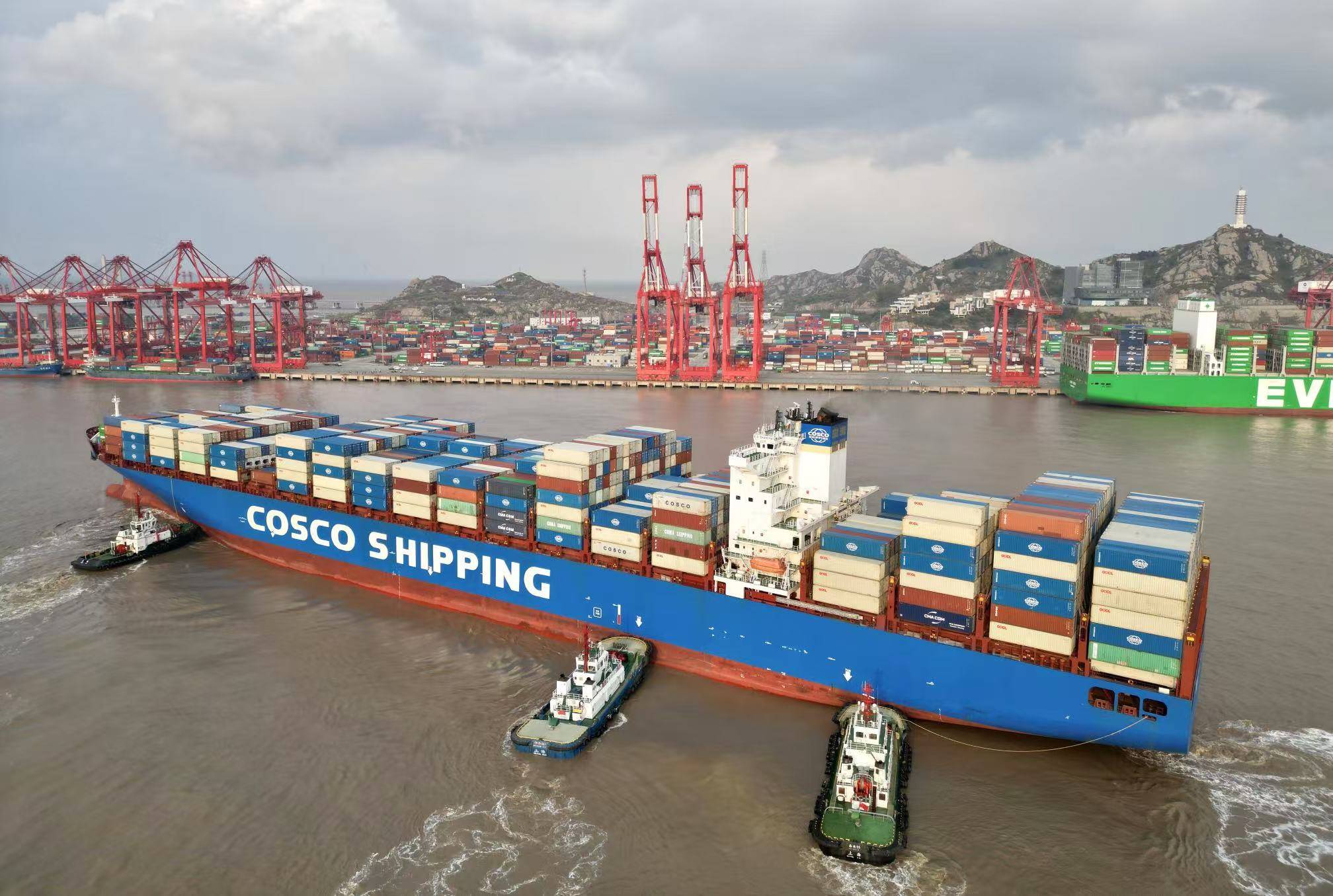 直航船與中轉(zhuǎn)船：內(nèi)貿(mào)海運(yùn)，該選直達(dá)還是中轉(zhuǎn)？