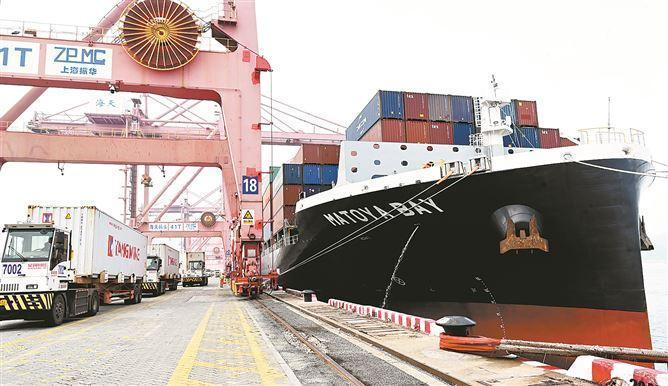 廈門港海天碼頭假期首日吞吐量突破1.2萬(wàn)標(biāo)箱