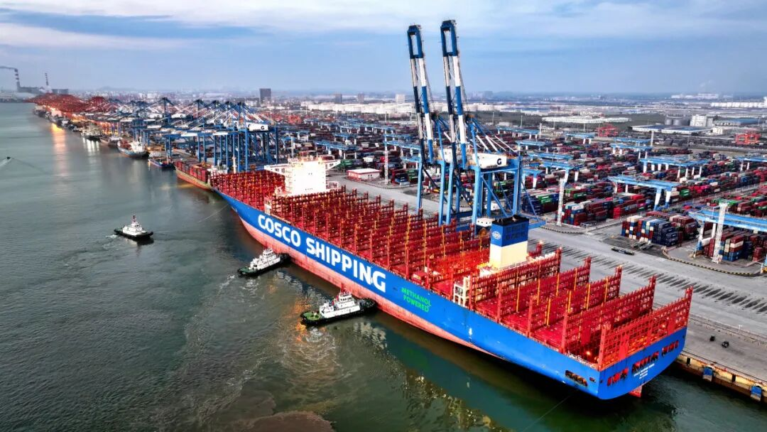 北部灣港成功靠泊20萬(wàn)噸級(jí)巨輪，超大型船舶實(shí)現(xiàn)常態(tài)化通航！