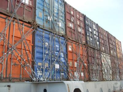 22層樓高的海運(yùn)集裝箱船風(fēng)浪中屹立不倒是什么原因？