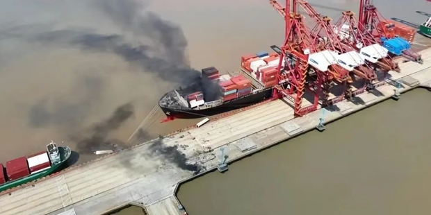 突發(fā)港口火災(zāi)！